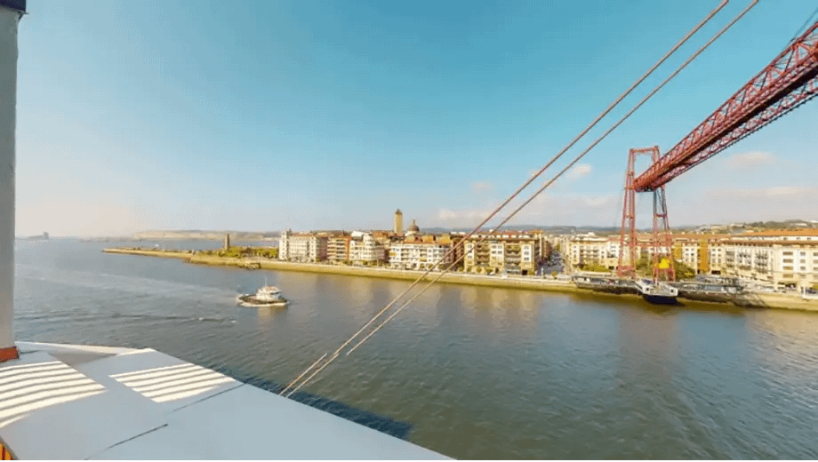 Muelle con edificio